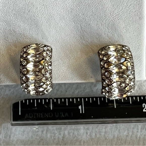 Heidi Daus 🆕 Crystal Hoop clip on Swarovski crystals earrings - Picture 7 of 7